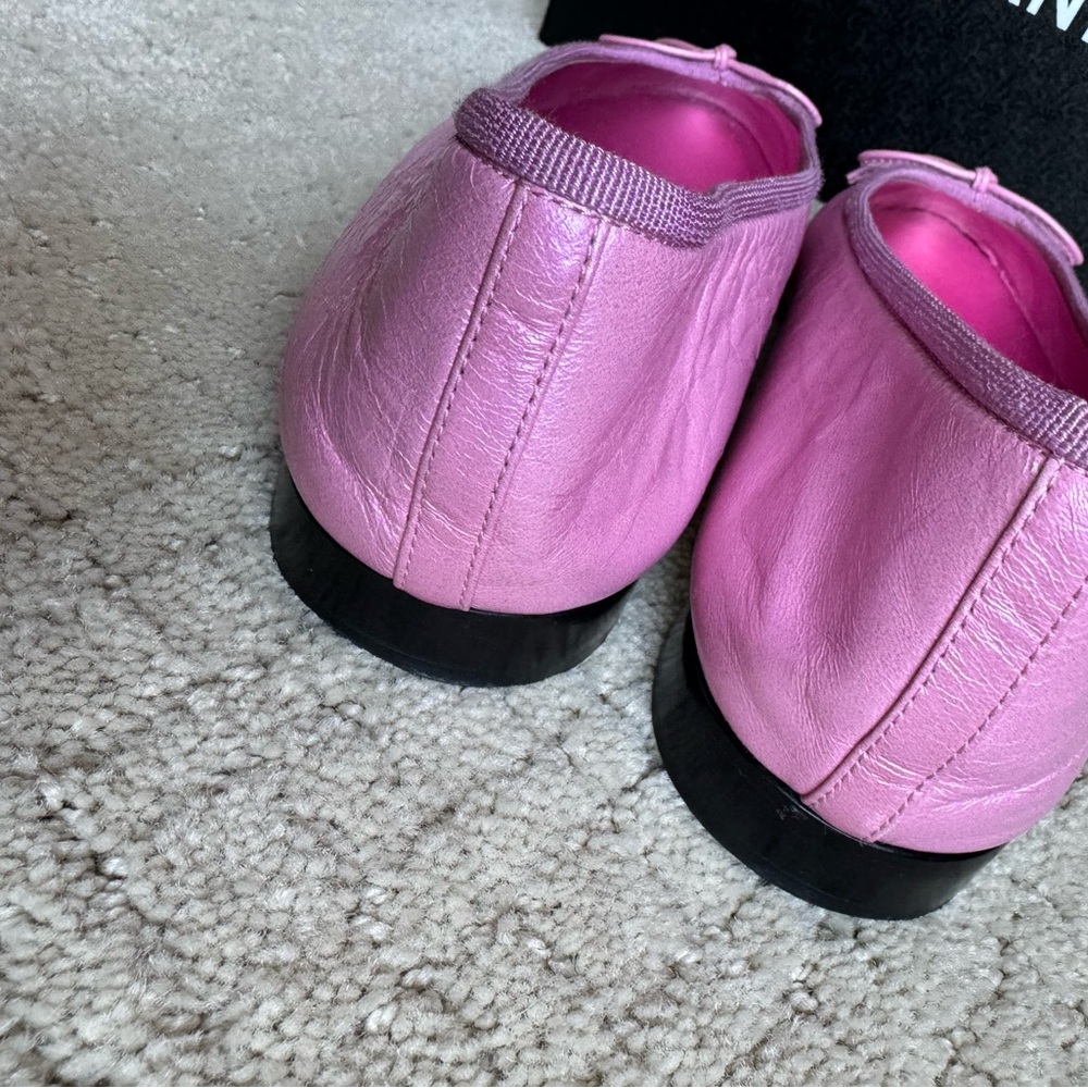 CHANEL Two-Tone Pink and Black Flats 41 - Picture 7 of 9
